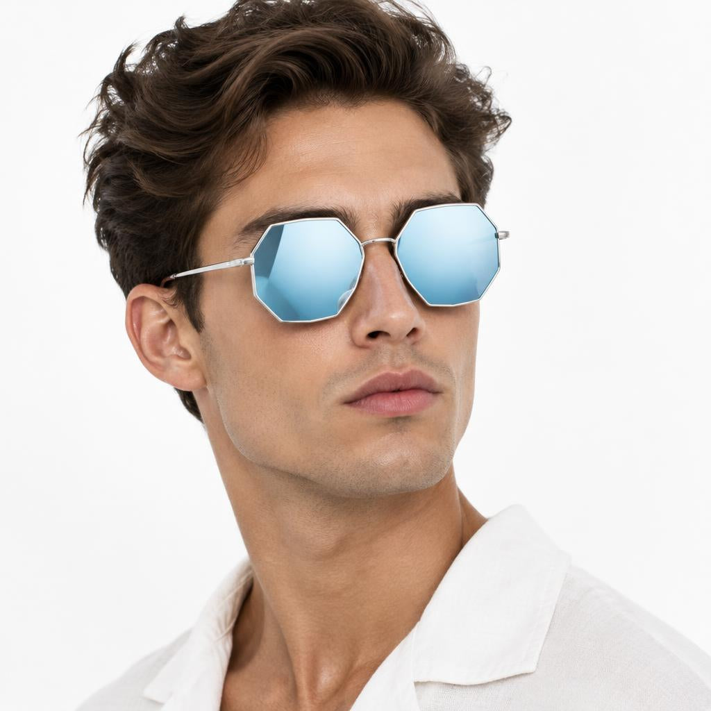 Modelo usando Anteojos de Sol Hexa Ice